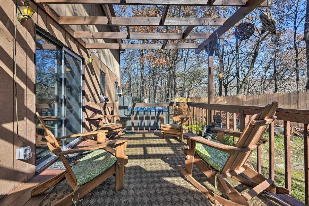 Poconos Home with Fire Pit Hot Tub Deck and Grill! image 10