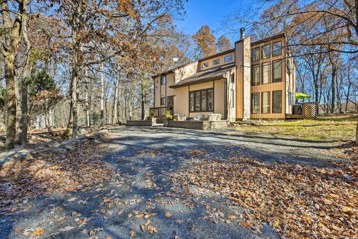 Poconos Home with Fire Pit Hot Tub Deck and Grill! image 20